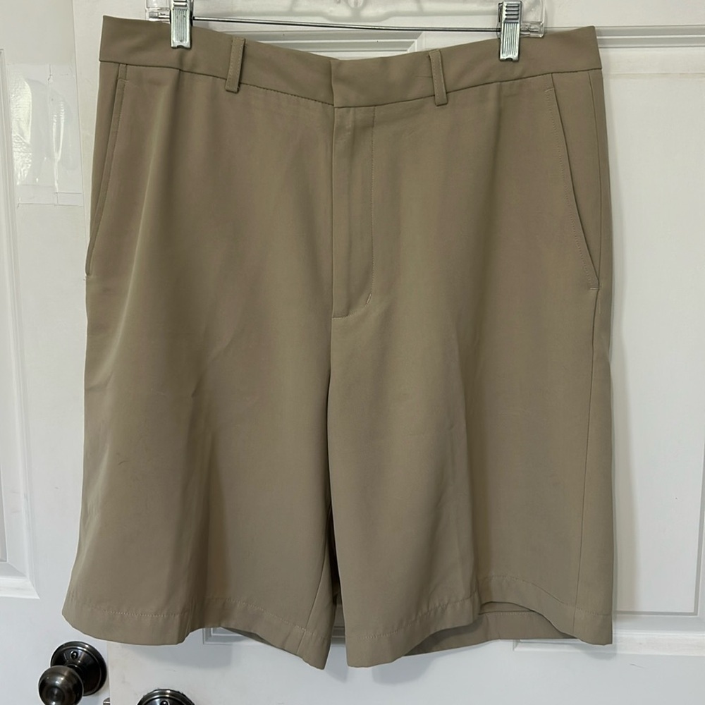 Walter Hagen khaki lightweight shorts size 36 tan golf pockets